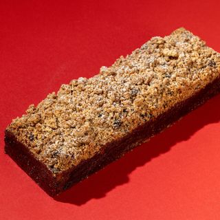 Banana crumble cake with chocolate chips