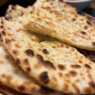 Cheese naan