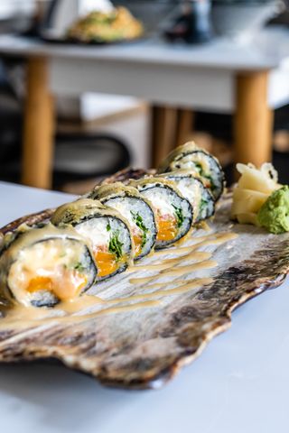 Crispy salmon cheese maki 6 szt.