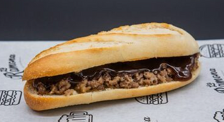 Ramoncito de carne picada con salsa BBQ