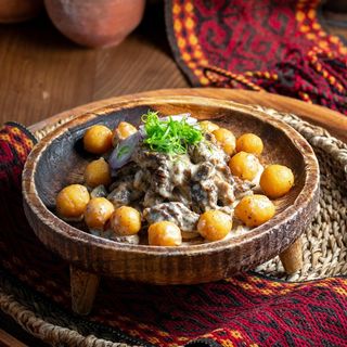  КУЫРДАК ИЗ БАРАНИНЫ В СЛИВОЧНОМ СОУСЕ