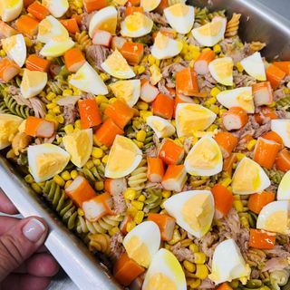 Ensalada de pasta con cangrejo ( ración )