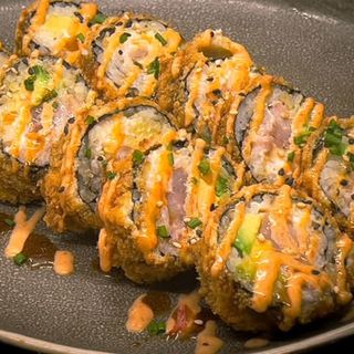 Roll tempurizado bellytuna (10 uds.)