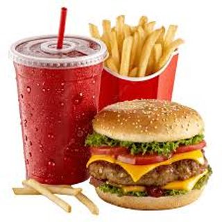 Cheeseburger e patatine