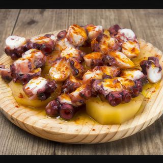Pulpo Con Cachelos