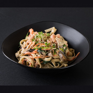 Удон з копченим лососем (310г)