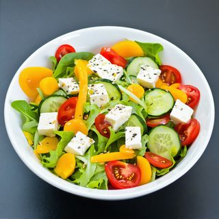 Salata cruditati si telemea