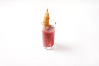 Sok pomidorowy z koperkiem i focaccią