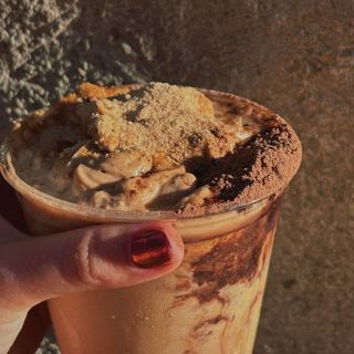 Iced tiramisú latte 