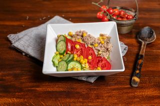 Salata de ton cu porumb