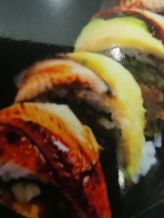 Uramaki De Arcoíris Roll (8 Uds.)