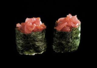 183 Gunkan spicy maguro