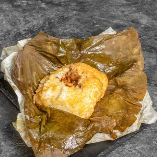 Pollo con arroz glutinoso al vapor