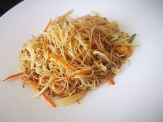 161 - Spaghetti di riso con pollo e verdure