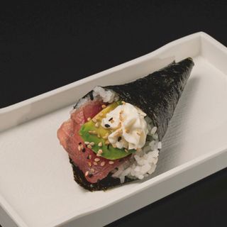 81. Temaki tuna