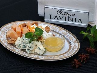 Сирна тарілка з медом та горіхами (200/40g)