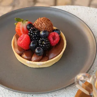Tartalete Brigadeiro e Frutos Vermelhos