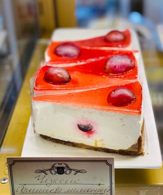 Десерт Вишнево-лимонний чізкейк 