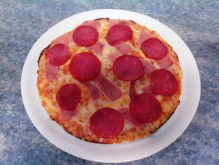 Pizza Prosciutto Salami