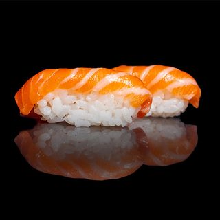 60. Nigiri Salmón (2 Pzs.)