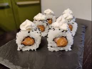 Uramaki salmone con Philadelphia