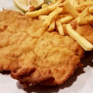 Milanese di pollo con patatine fritte