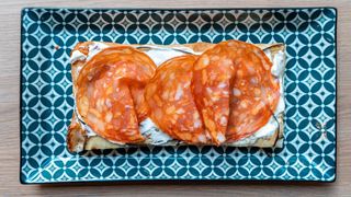 Robiola e salame piccante