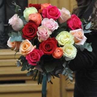 Buchet multicolor 25 trandafiri 