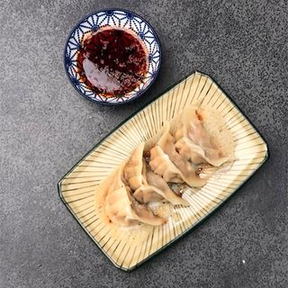 2) Gyoza de carne (4 uds.)