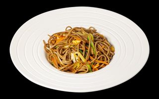 24. Yaki soba saltato yasai