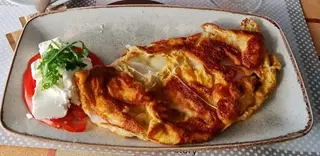 Omlet sa suhim mesom -služimo do 13h