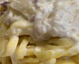 Strozzapreti panna, funghi e salsiccia