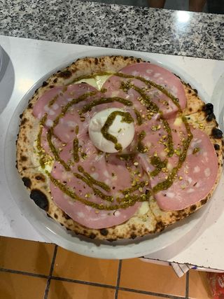 Pizza De Mortadella Y Pistacchio (33 Cm.)