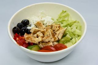 Salată cu piept de pui la gratar