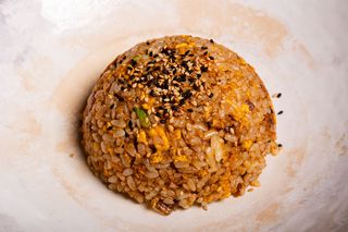 23. Riso saltato con lap chong e shiitake