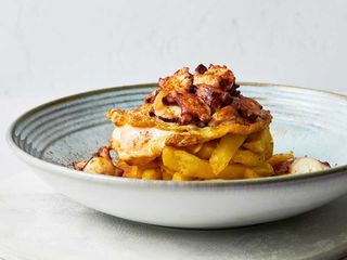 Huevos rotos con pulpo