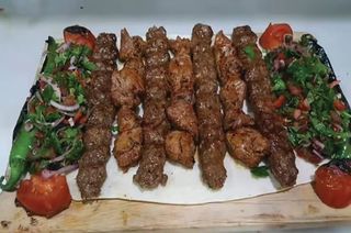 Meso sa roštilja za 4 osobe - Dört kişilik ızgaradan karışık et