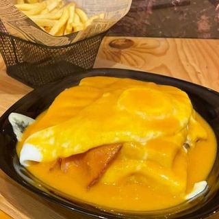 Francesinha à Tasca