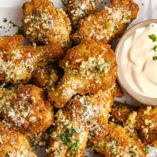 Alitas de garlic & butter parmesan.