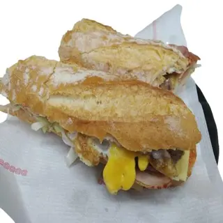 bocadillo caliente de tortilla francesa