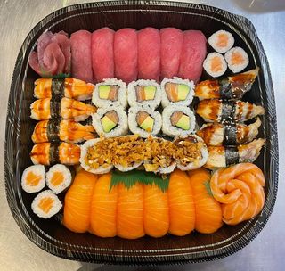 511-Menú XXXL(44 piezas+4 rollito primavera y 4 tempura langostino regalo)