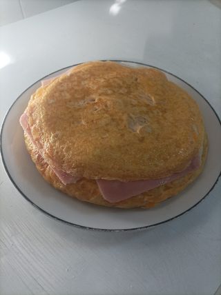 Tortilla rellena con cebolla