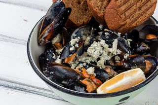 Чілійські мідії у сирному соусі з Дор Блу (500гр)