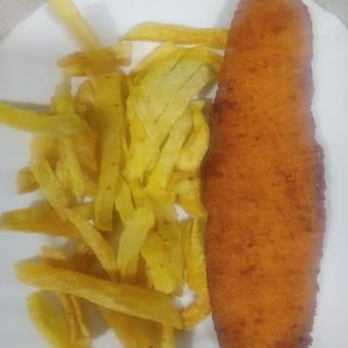 Merluza empanada con patatas o arroz blanco