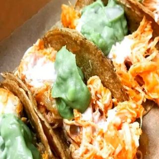 Tacos Con Tinga De Pollo