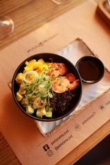 Боул з манго та кіноа