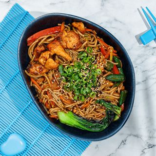 Soba cu pui in Sos Teriyaki