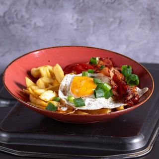 Sztos Frytki 300g z jajkiem sadzonym