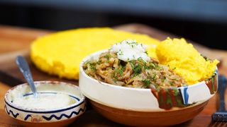 Fasole verde cu usturoi si mamaliguta