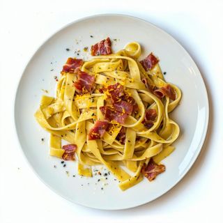 Tagliatelle speck e zafferano